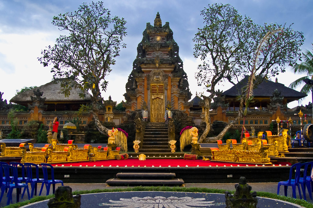 purisarenubud.jpg