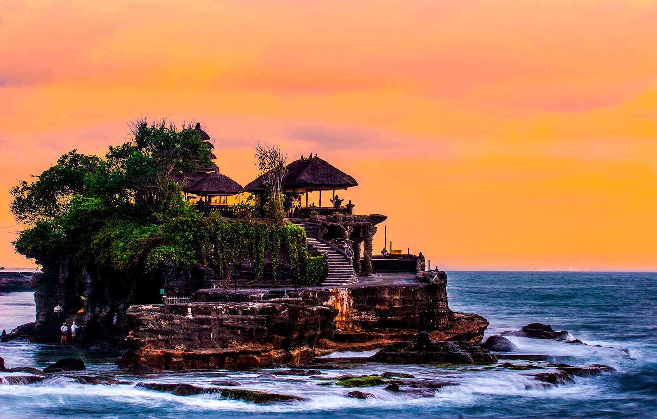 pura tanah lot.jpg