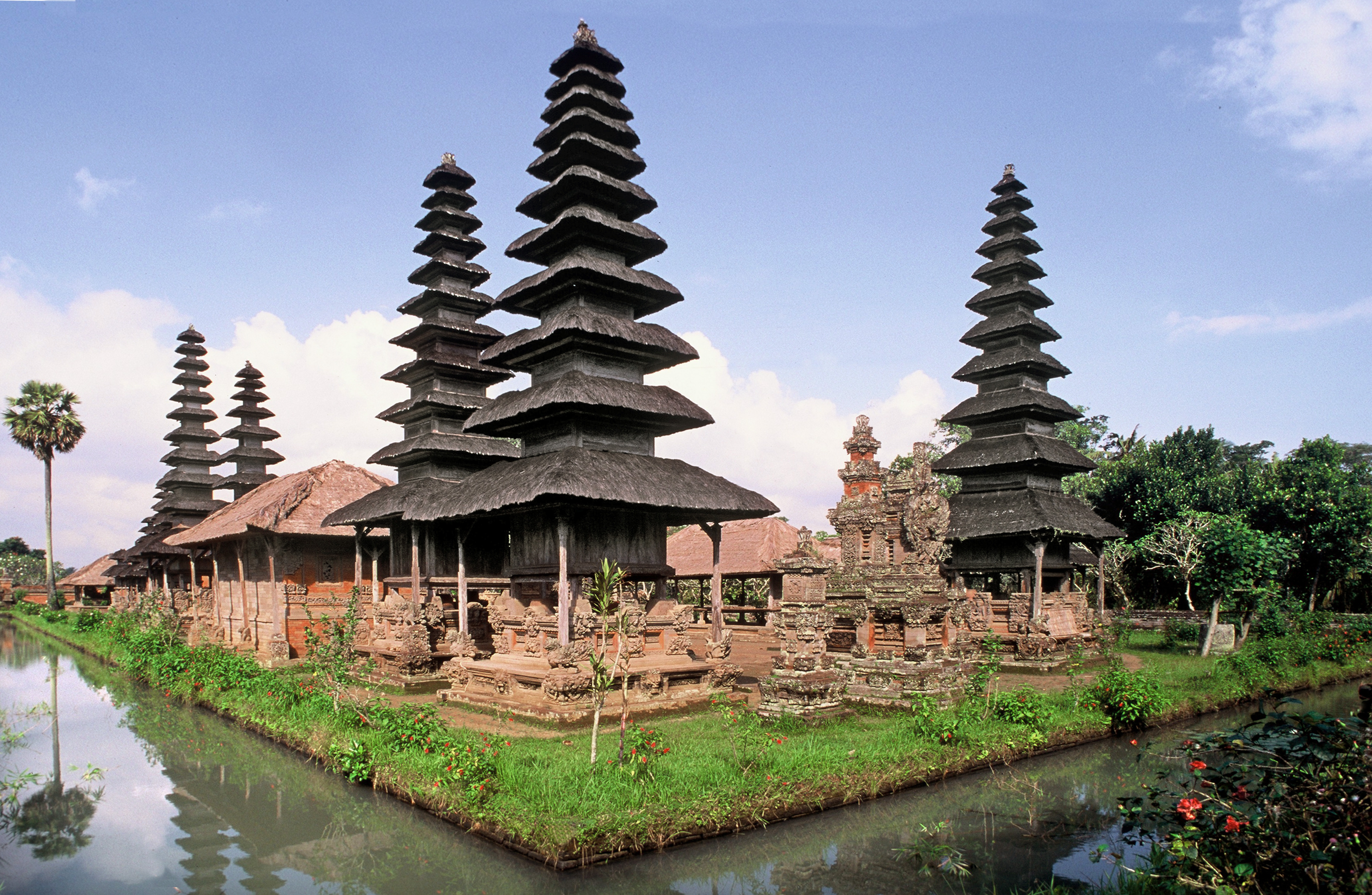 pura-taman-ayun.jpg