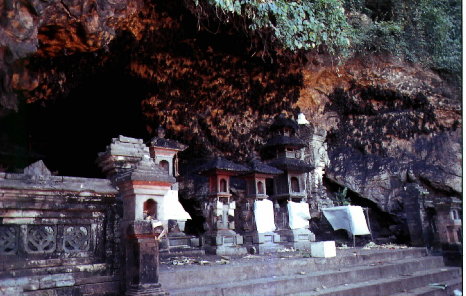 pura goa lawah.jpg